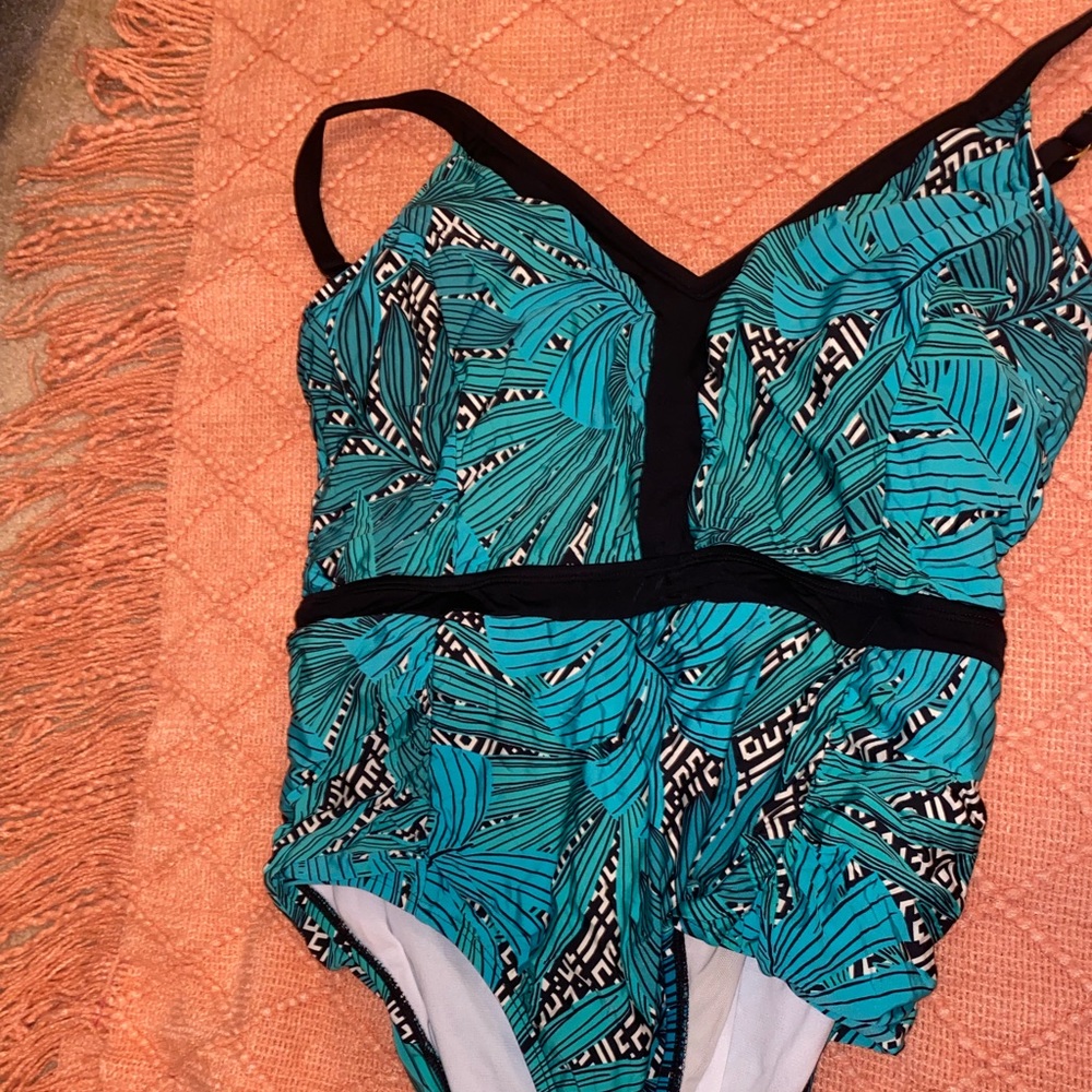 Jantzen one piece palm leaf swim suit in a large